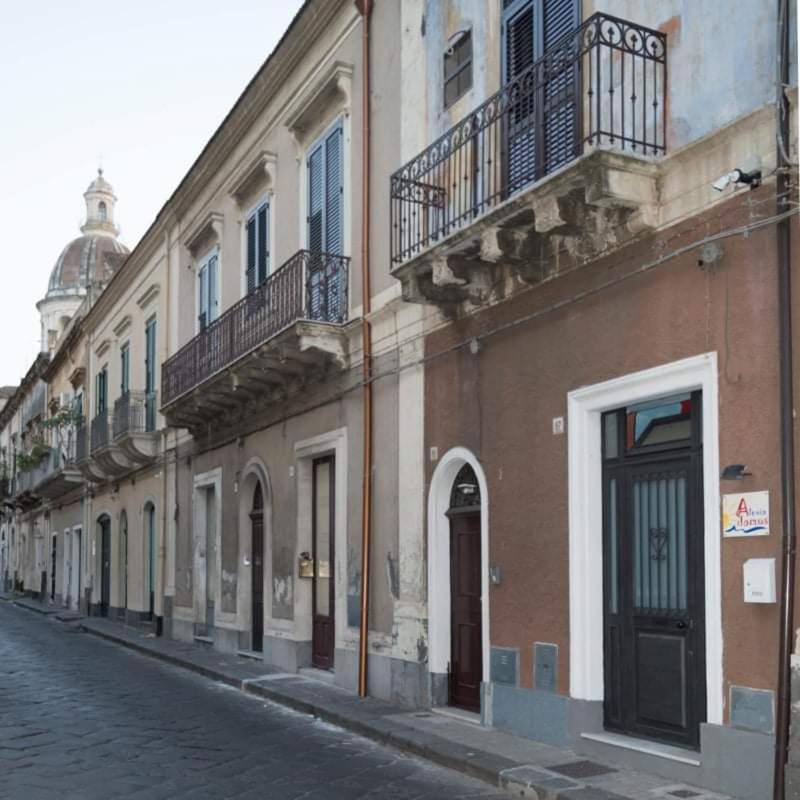 Alexia Domus Hotel Riposto Bagian luar foto